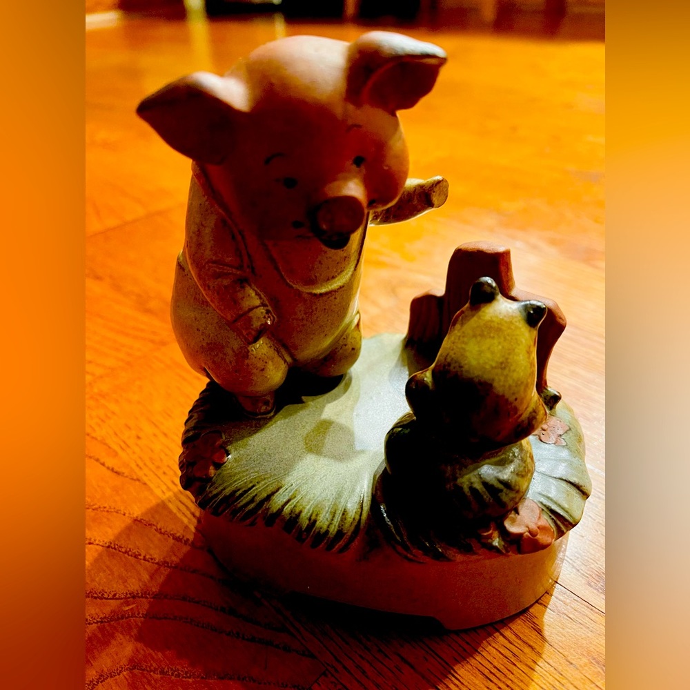 Sankyo Japan music box lucky animals pig and frog ceramic 5”X6”